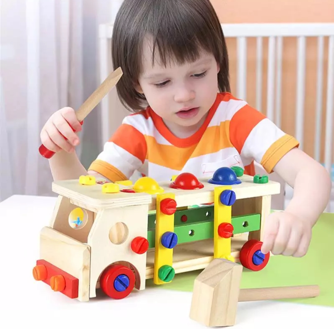 Creative Truck With Assembling Wheels